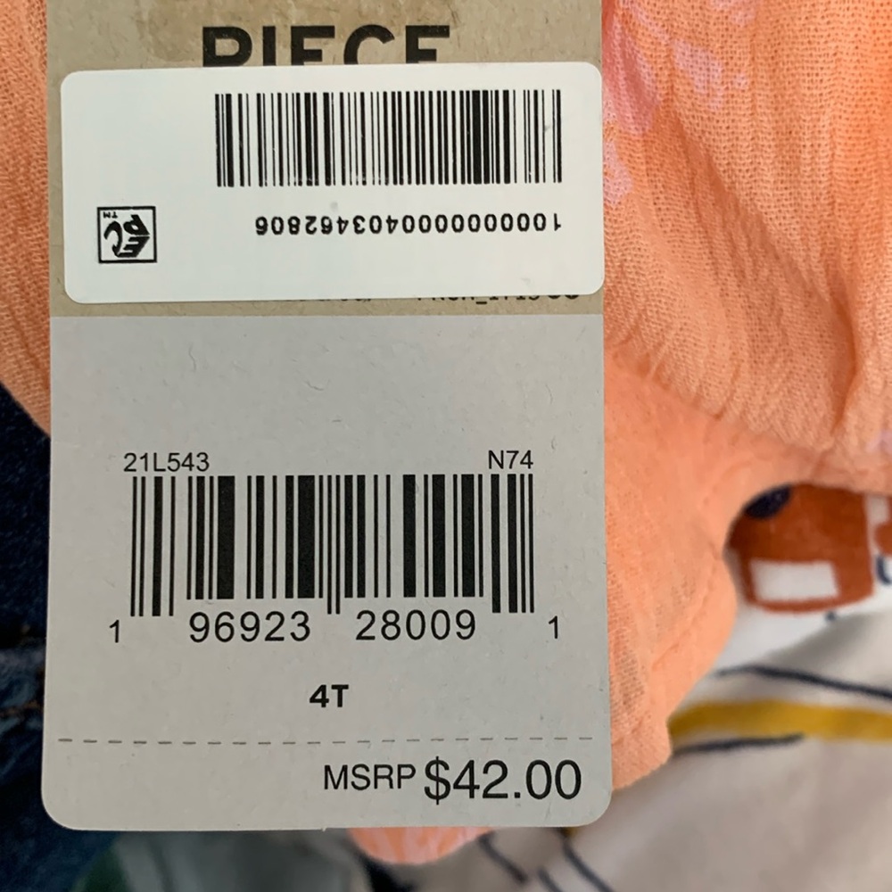 Levi's Two Piece Peach Floral Outfit - Picture 2 of 8